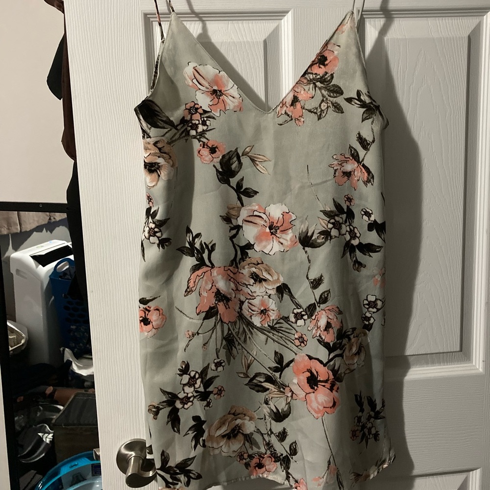 Tobi - grey and pink floral dress - size small